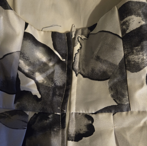 Dress - Picture 5 of 6